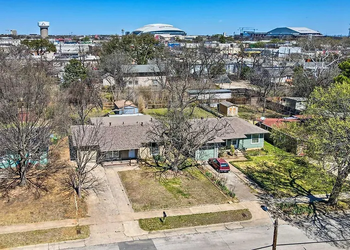 1 Mi To At&T Stadium: Downtown Arlington Home