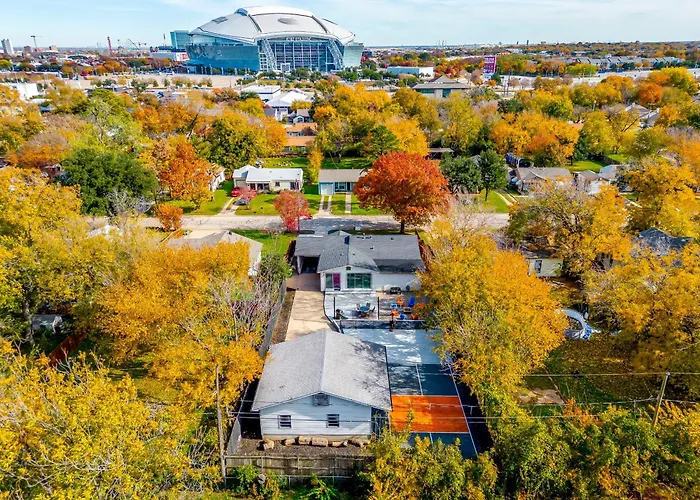 Pickleball Court - Walk To At&T Stadium, Globe Life, Six Flags, Texas Live! & More