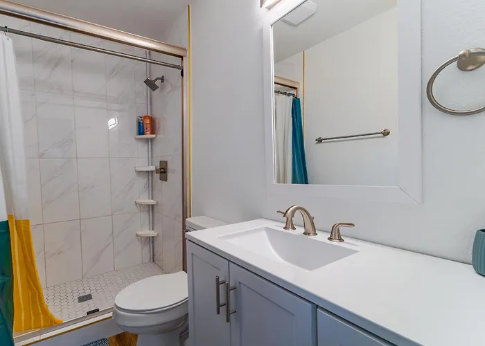 2 Bedroom 1 Bath Home In Arlington - Conveniently Located Near Cowboys Stadium And Globe Life Stadium, 20 Mins To Dfw Airport