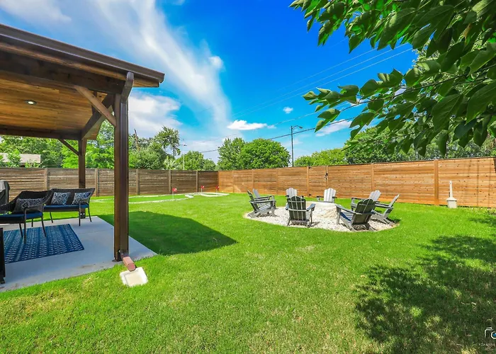 Entertainment District Retreat In Arlington Tx